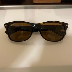 Ray-Ban / Ray Ban New Wayfarer sunglasses RB2132 Authentic!